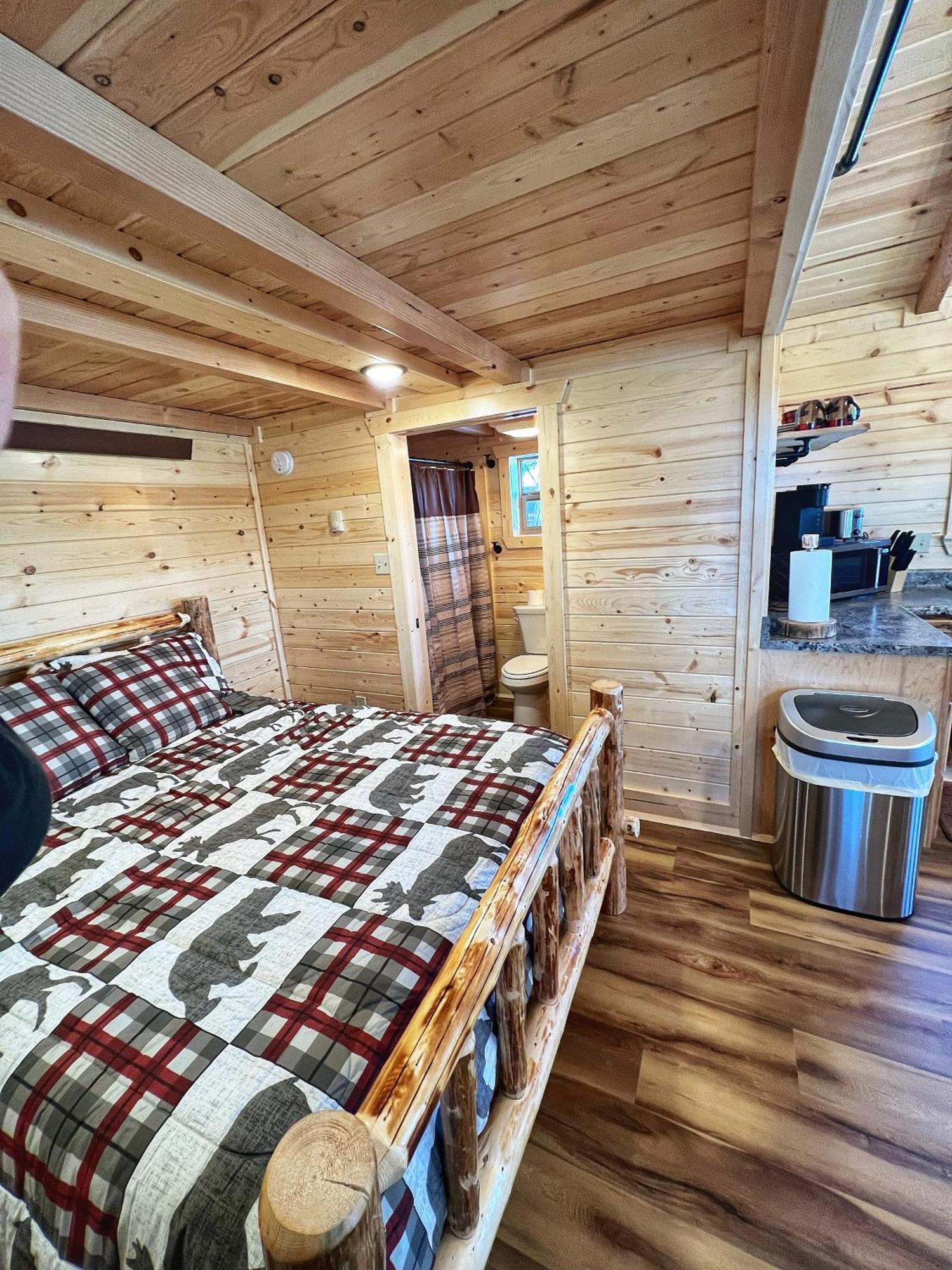 The Lodge At Devils Tower Экстерьер фото