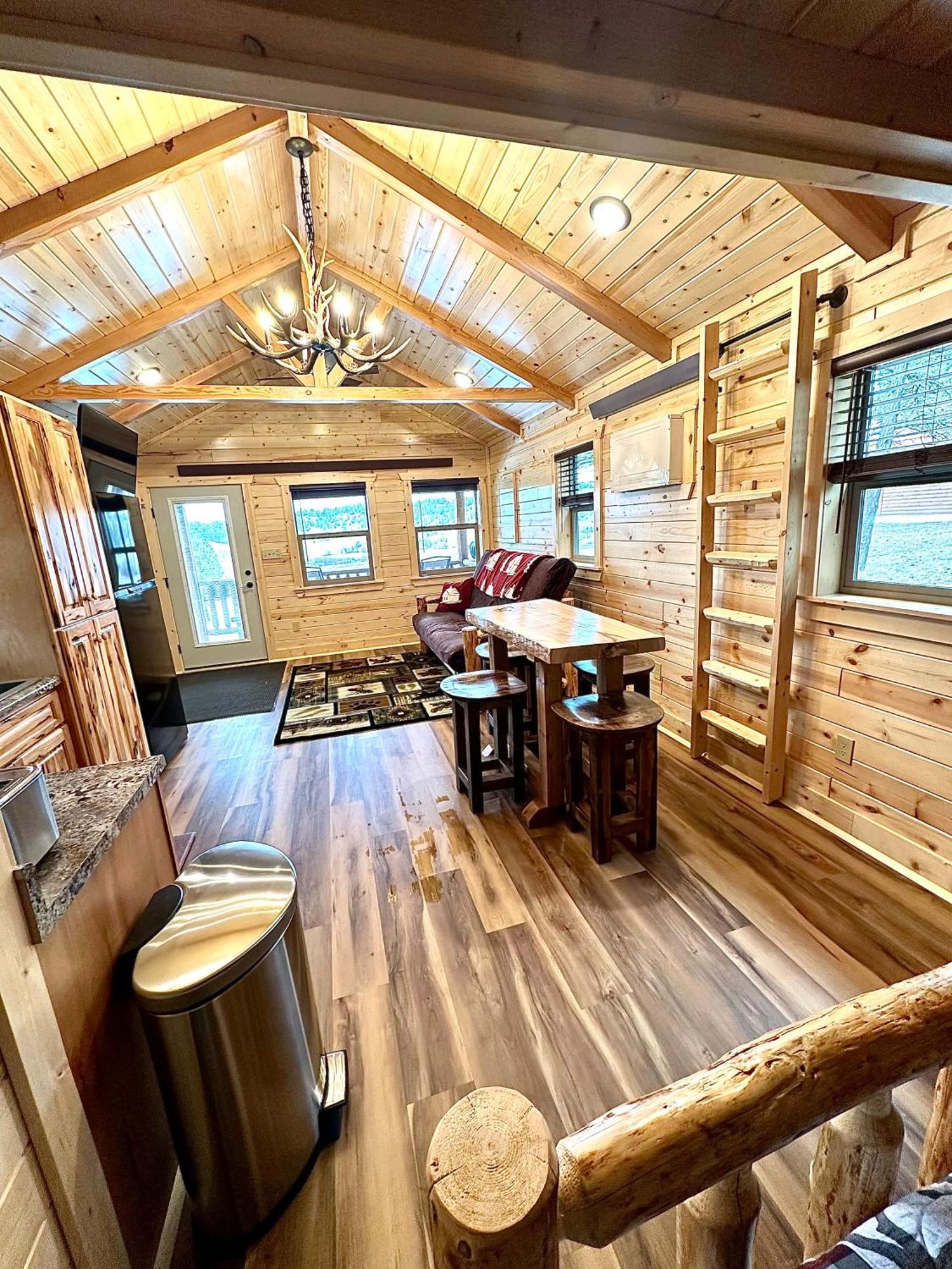 The Lodge At Devils Tower Экстерьер фото